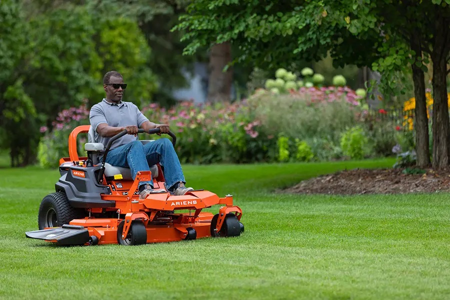 ARIENS IKON