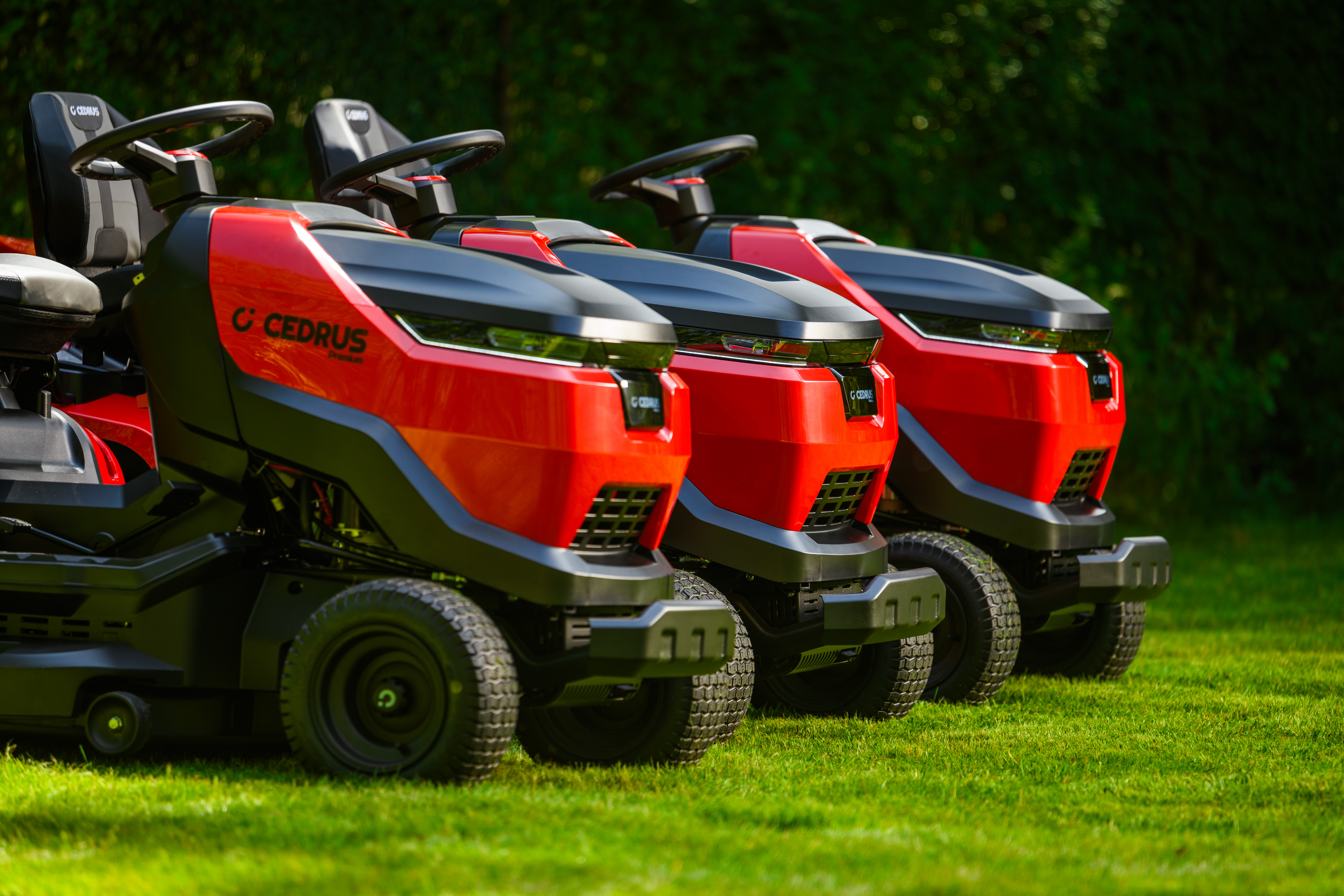 Travní traktor - hydrostatická nebo manuální převodovka? Pokyny pro výběr