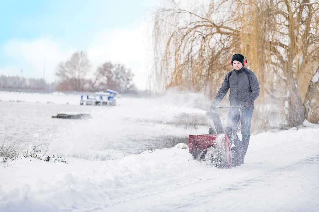 Benzínové a elektrické stroje na odklízení sněhu Cedrus - Ewimax shop | Průvodce