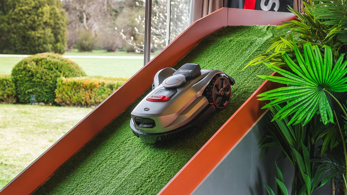 Ten robot SUNSEEKER wykryje jeża. Będziesz go chciał w swoim ogrodzie