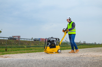 CEDRUS ZG04 DIESELOVÝ PŮDNÍ KOMPAKTOR 160 KG S HYDRAULICKÝM ZPĚTNÝM CHODEM OBOUSMĚRNÝ DOPŘEDU-DOZADU 6,9 KM + TRANSPORTNÍ KOLA - AUTORIZOVANÝ PRODEJCE CEDRUSU