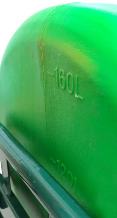 Ładowarka i pilot zdalnego sterowania opryskiwacza MASTERCUT FH-36H