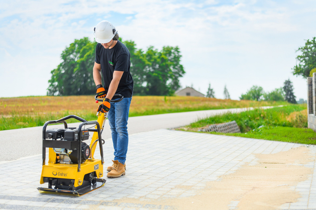 CEDRUS ZG06 REVERZIBILNÍ DESKOVÝ KOMPAKTOR PŘEDNÍ/ZADNÍ 122 KG /6,5KM + TRANSPORTNÍ KOLA + PODLOŽKA ZG 06 - AUTORIZOVANÝ PRODEJCE CEDRUS