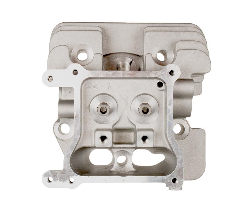 Głowica silnika Loncin nr 1 lewa – widok z góry, kanały i gniazda zaworowe