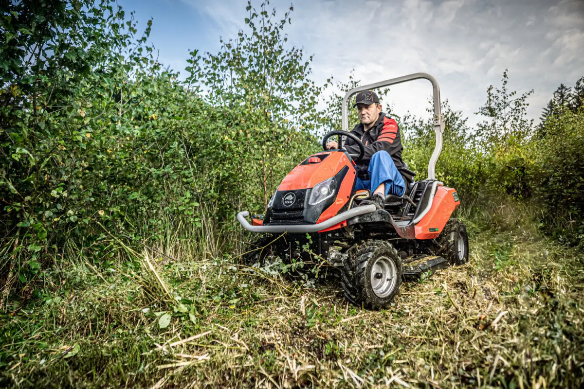 Kosiarka mulczująca GOLIATH 4x4 praca w terenie