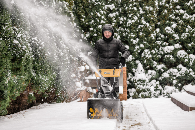 Zamiatarka spalinowa Cedrus ZM06E 4w1 z napędem i odśnieżarką