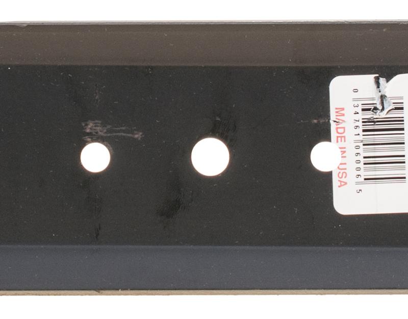 Nóż kosiarki MTD 49.2cm RO6006 - zbliżenie na otwory montażowe