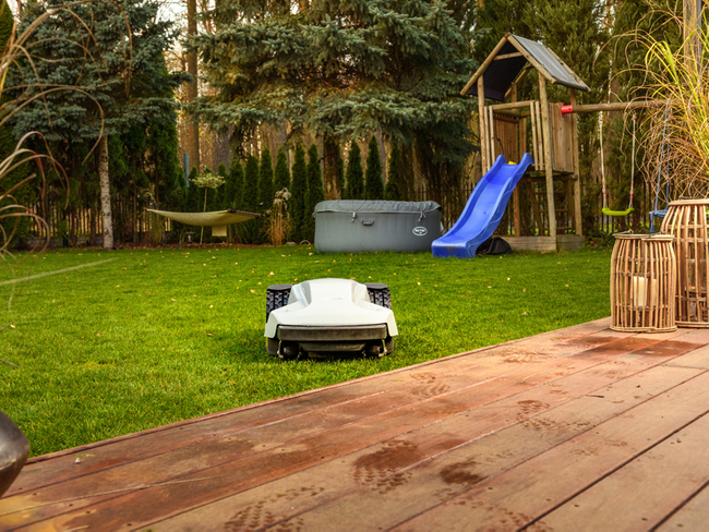 WIPER TREKKER S MEDIUM AUTOMATIC MOWING ROBOT 1800m2 - OFFICIAL DISTRIBUTOR - AUTHORIZED DEALER WIPER