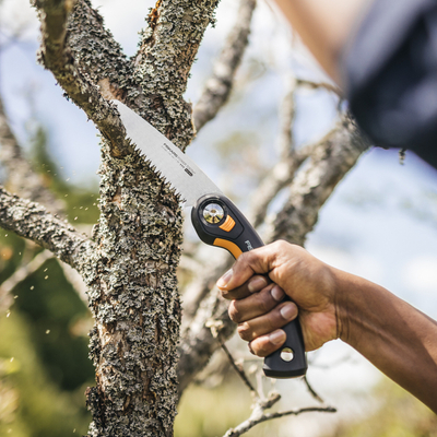 FISKARS SW68 SW68 Plus™ skládací pila na stromy 1067552 (15 cm)