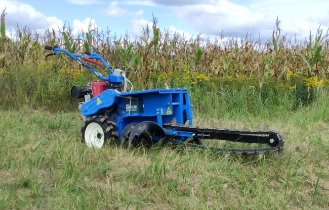 MASTERCUT SRLT-70 KOPARKA ŁAŃCUCHOWA Z NAPĘDEM NAPĘD NA KOŁA OGRODOWA OGRODNICZA SPALINOWA MINIKOPARKA DO UKŁADANIA RUR, PRZEWODÓW, KABLI itp. DIESEL 15KM  / 70cm MASTERCUT SRLT-KGJ