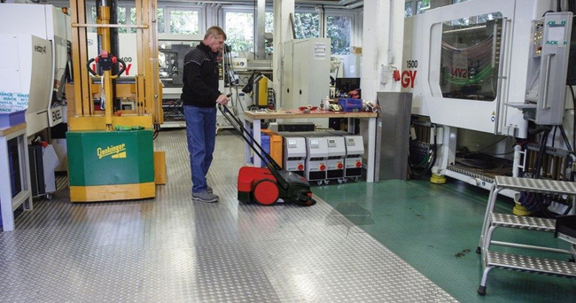 HAAGA 697 ZAMIATARKA ELEKTRYCZNA AKUMULATOROWA RĘCZNA PROWADZONA URZĄDZENIE SPRZĄTAJĄCE Z SYSTEMEM TURBO 97cm KLASA PREMIUM OO-OTHHA697 EWIMAX-OFICJALNY DYSTRYBUTOR - AUTORYZOWANY DEALER HAAGA