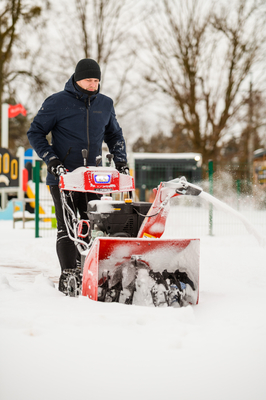 Ručně !!! CEDRUS SB71G-E JARNÍ SNĚHOVÁ FRÉZA S PRUŽINOVÝM PLUHEM, POSTŘIKOVAČEM, OBRACEČEM DRÁTŮ S POHONEM A STARTEM 10 KM ESTART - OFICIÁLNÍ DISTRIBUTOR - AUTORIZOVANÝ PRODEJCE