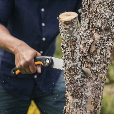 FISKARS SW68 SW68 Plus™ skládací pila na stromy 1067552 (15 cm)