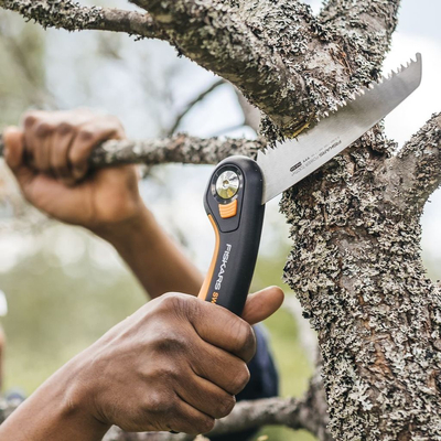 FISKARS SW68 SW68 Plus™ skládací pila na stromy 1067552 (15 cm)