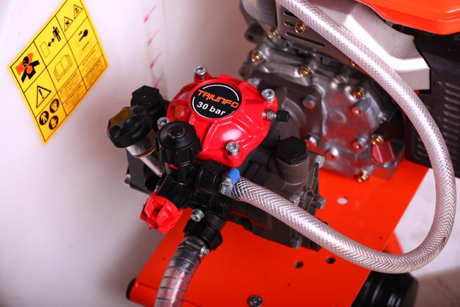 TRIUNFO SH100/25 KOLOVÝ POSTŘIKOVAČ SE SPALOVACÍM MOTOREM 100L 25BAR HONDA