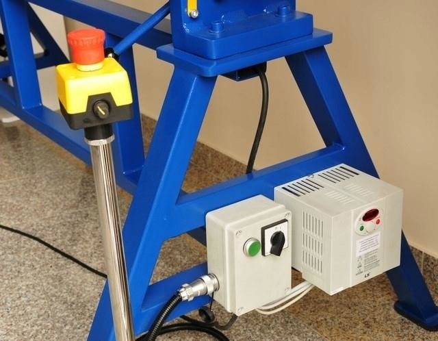 MAAD ZW-1300/1,5/EL 1FÁZOVÁ ELEKTRICKÁ ŘEZACÍ STĚNA MAAD ZW-1300 /1,5 mm EL