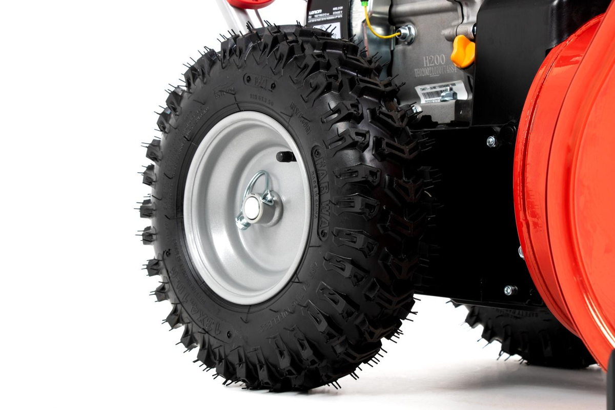 Odśnieżarka FAWORYT KZO53HL z widocznym logo Loncin na silniku