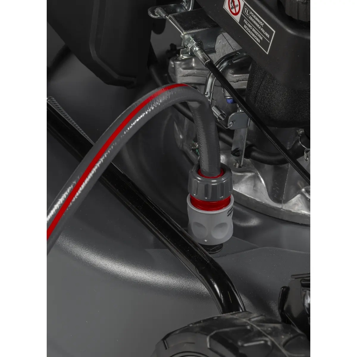 Kosiarka spalinowa z napędem - szczegóły zespołu napędowego