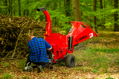 Cedrus RB05 PRO-HE Rębak Rozdrabniacz Spalinowy Do Gałęzi 15 KM 12 cm Hydrauliczny