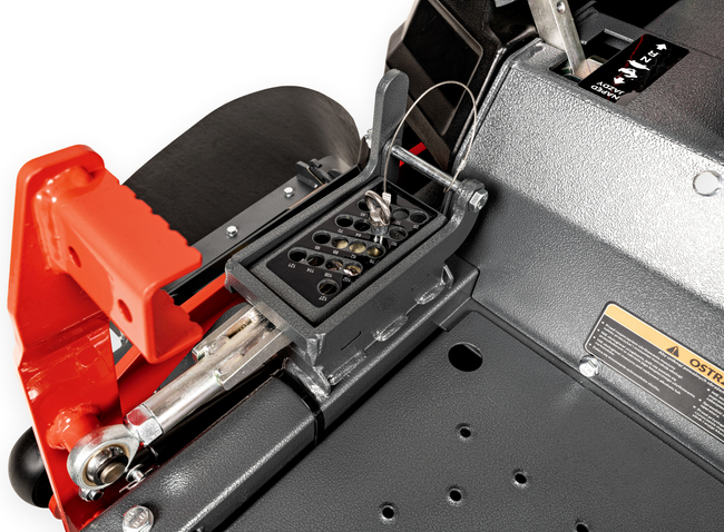 TRAKTOREK CEDRUS C-TRAC Z132 52 ZERO-SKRĘT TRAKTOREK OGRODOWY KOSIARKA SAMOJEZDNA SPALINOWA DO TRAWY ZERO TURN 132cm 27KM LONCIN LC2P82F V-TWIN dwa cylindry C-TRAC-Z132 - OFICJALNY DYSTRYBUTOR - AUTORYZOWANY DEALER CEDRUS Close