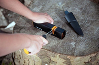 FISKARS XSHARP BROUSEK NA NOŽE A SEKERY X-SHARP 1000601 - OFICIÁLNÍ DISTRIBUTOR - AUTORIZOVANÝ PRODEJCE FISKARS