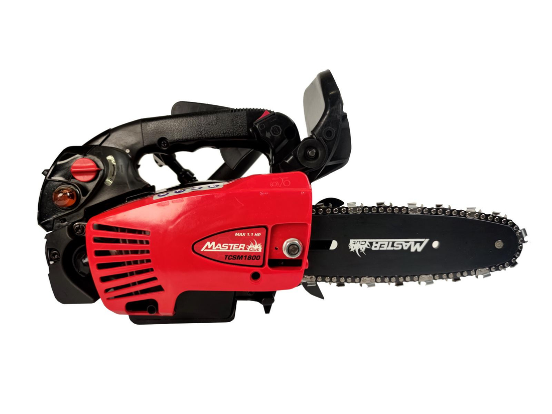 Pilarka Mastercut TCSM1800 w ogrodzie