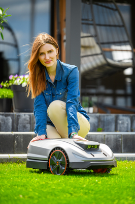 Sunseeker X5 Elite RTK Robot Koszący Kosiarka Automatyczna C-MOW X5 2000 m2 Bezprzewodowy