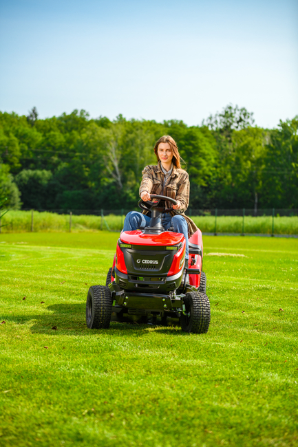 CEDRUS C-TRAC 92HC samojízdná sekačka se zadním výhozem s 92cm HYDROSTATEM Samojízdná sekačka C-TRAC-92HC EWIMAX OFICIÁLNÍ DISTRIBUTOR - AUTORIZOVANÝ PRODEJCE CEDRUS