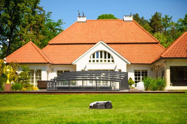 CEDRUS L20+ AUTOMATICKÝ ŽACÍ ROBOT PRO 2000m2 C-MOW - OFICIÁLNÍ DISTRIBUTOR - AUTORIZOVANÝ PRODEJCE CEDRUS