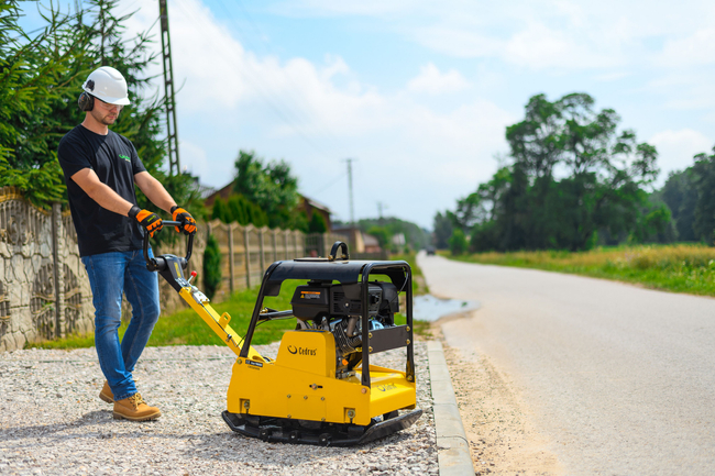 CEDRUS ZG05 DIESELOVÝ PŮDNÍ KOMPAKTOR 260 KG S HYDRAULICKÝM REVERZEM OBOUSMĚRNÝ DESKOVÝ KOMPAKTOR S POJEZDEM VPŘED A VZAD 13 KM + TRANSPORTNÍ KOLA - AUTORIZOVANÝ PRODEJCE CEDRUSU