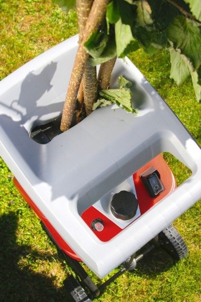 IKRA IMH 2500 ROZDRABNIACZ ELEKTRYCZNY ZĘBATKOWY NOŻOWY RĘBAK DO GAŁĘZI 2500W + TORBA PREMIUM EWIMAX - OFICJALNY DYSTRYBUTOR - AUTORYZOWANY DEALER IKRA