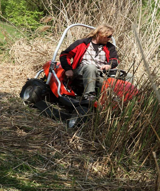 OLEO MAC TUAREG APACHE 92 EVO 4x4 ZAHRADNÍ SEKAČKA PROFESIONÁLNÍ BĚŽECKÁ SEKAČKA ATORNEY SPRINNER Sekačka B&S Briggs & Stratton 92cm 9000m2 GRADE PREMIUM 68129023 - OFICIÁLNÍ DISTRIBUTOR - AUTORIZOVANÝ PRODEJCE OL