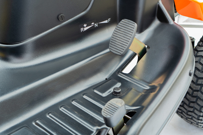 TRAKTOREK OLEO MAC OM 92/24KH TRAKTOREK OGRODOWY KOSIARKA SAMOJEZDNA SPALINOWA DO TRAWY OM92 HYDROSTATIC PREMIUM 68129090  - OFICJALNY DYSTRYBUTOR - AUTORYZOWANY DEALER OLEO-MAC