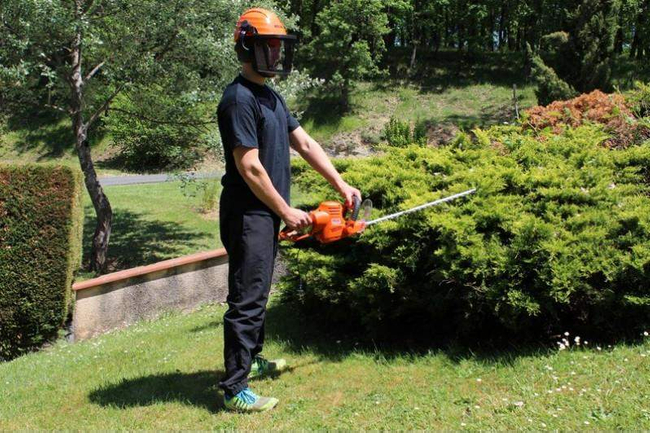 OLEO MAC HC605 E HEDGE TRIMMER SHRUB SHEARS ELECTRIC POWER 600W PREMIUM CLASS 58089005 EWIMAX-OFFICIAL-DISTRIBUTOR-AUTHORIZED OLEO-MAC DEALER