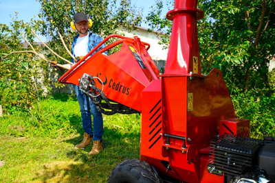 Cedrus RB05 PRO-HE Rębak Rozdrabniacz Spalinowy Do Gałęzi 15 KM 12 cm Hydrauliczny