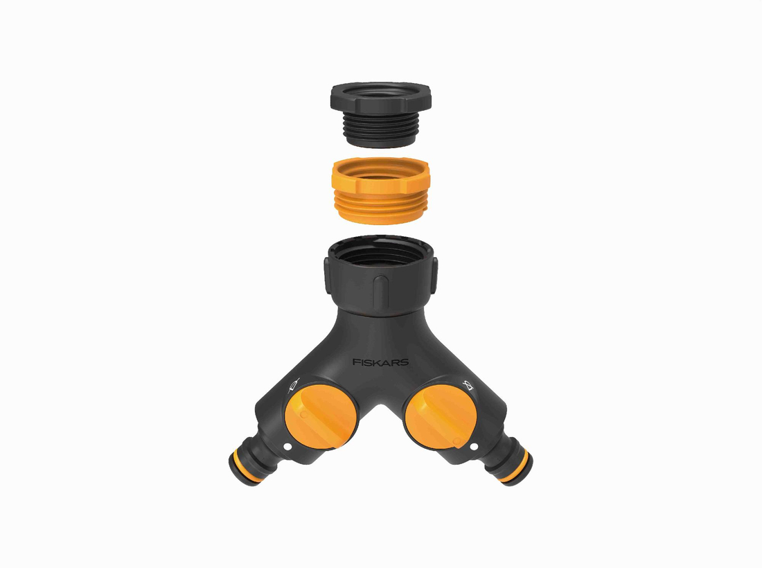 Przyłącze kranowe podwójne Fiskars multi 1027061 – widok z adapterami