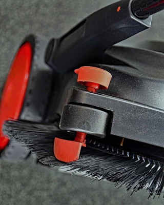 HAAGA 677 ZAMIATARKA ELEKTRYCZNA AKUMULATOROWA RĘCZNA PROWADZONA URZĄDZENIE SPRZĄTAJĄCE Z SYSTEMEM TURBO 77cm PREMIUM  AUTORYZOWANY DEALER HAAGA