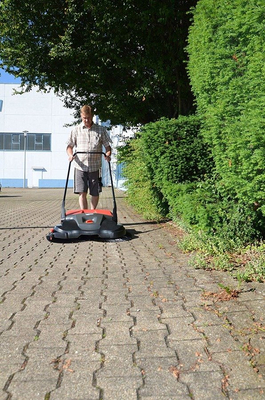 HAAGA 677 ZAMIATARKA ELEKTRYCZNA AKUMULATOROWA RĘCZNA PROWADZONA URZĄDZENIE SPRZĄTAJĄCE Z SYSTEMEM TURBO 77cm PREMIUM  AUTORYZOWANY DEALER HAAGA