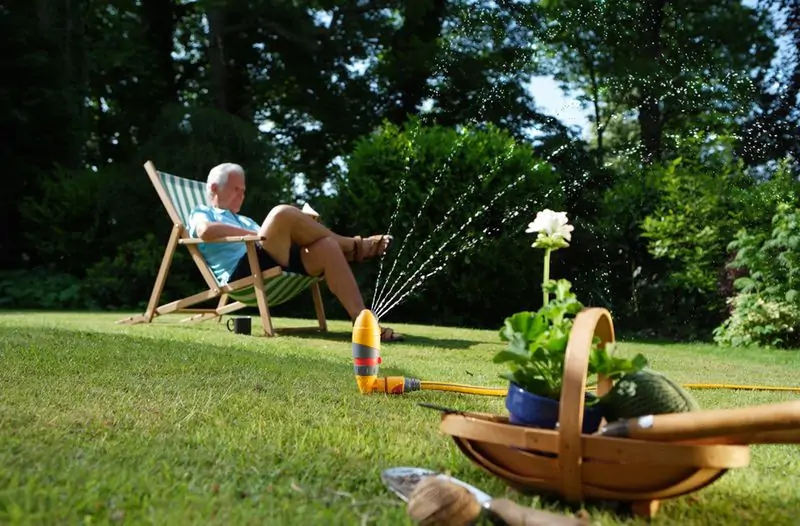 Zraszacz obrotowy Plus 314 mkw HOZELOCK 2332 – praca w ogrodzie