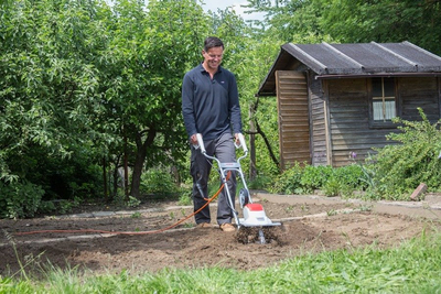 IKRA IEM 800S ELEKTRICKÝ ZAHRADNÍ PŮDNÍ KULTIVÁTOR 800W / 28 cm PREMIUM EWIMAX - OFICIÁLNÍ DISTRIBUTOR - AUTORIZOVANÝ PRODEJCE IKRA