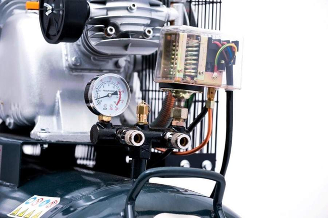 Pístový vzduchový kompresor olejový kompresor JAGER GERMAN 200L 8BAR 549L/Min 400V Výkonné věci