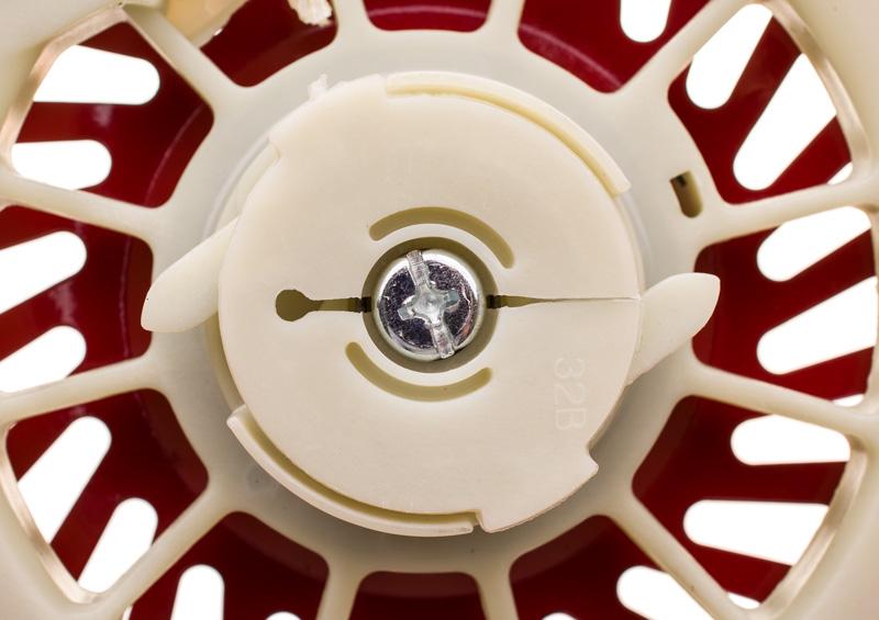 Zbliżenie zabieraków z tworzywa – model T1 NZ553