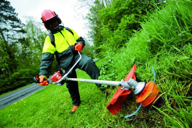 HECHT 143R KOSA SPALINOWA DO TRAWY PODKASZARKA WYKASZARKA MOC 1,6 KM 