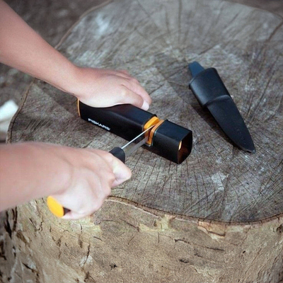 FISKARS XSHARP KNIFE AND AXE SHARPENER X-SHARP 1000601 - OFFICIAL DISTRIBUTOR - AUTHORIZED FISKARS DEALER