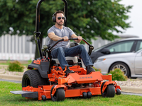 TRAKTOREK ARIENS ZENITH 60" ZERO-SKRĘT TRAKTOREK OGRODOWY KOSIARKA SAMOJEZDNA SPALINOWA DO TRAWY ZERO TURN 152cm KAWASAKI 23KM PREMIUM V-TWIN dwa cylindry 991322 - OFICJALNY DYSTRYBUTOR - AUTORYZOWANY DEALER ARIENS