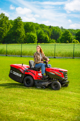 CEDRUS C-TRAC 92HC samojízdná sekačka se zadním výhozem s 92cm HYDROSTATEM Samojízdná sekačka C-TRAC-92HC EWIMAX OFICIÁLNÍ DISTRIBUTOR - AUTORIZOVANÝ PRODEJCE CEDRUS
