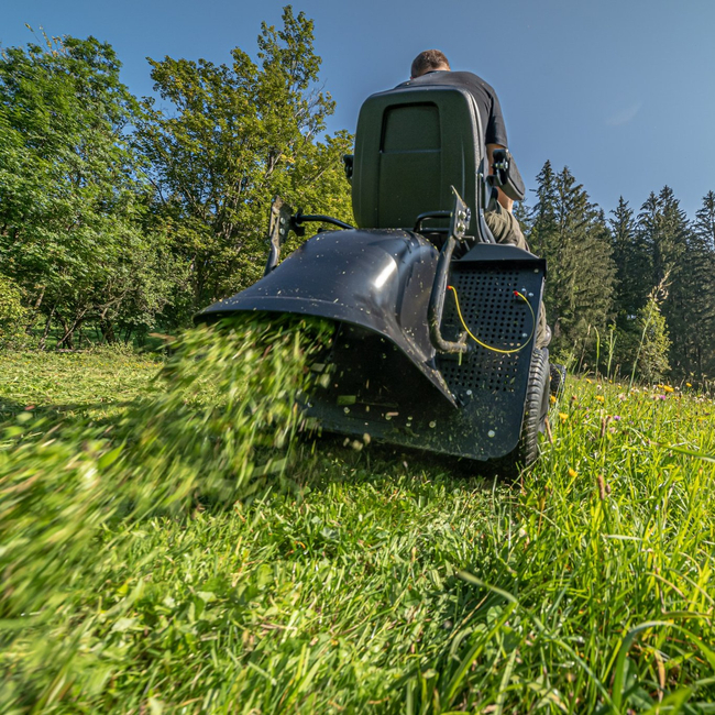 ZADNÍ VYHAZOVACÍ DEFLEKTOR ZADNÍ VYHAZOVÁNÍ TRÁVY PRO TRAVNÍ TRAKTORY CEDRUS / EFCO / OLEO-MAC OM92 / OM106 ZADNÍ VYHAZOVÁNÍ TRÁVY 68120003 / S532974472733 - OFICIÁLNÍ DISTRIBUTOR - AUTORIZOVANÝ PRODEJCE OLE MAC