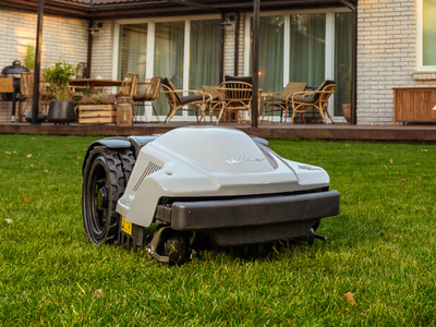 WIPER TREKKER XL S ULTRA PREMIUM AUTOMATIC MOWING ROBOT 6000m2 - OFFICIAL DISTRIBUTOR - AUTHORIZED DEALER WIPER