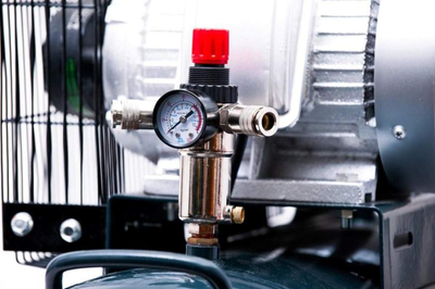 Pístový vzduchový kompresor olejový kompresor JAGER GERMAN 200L 8BAR 549L/Min 400V Výkonné věci