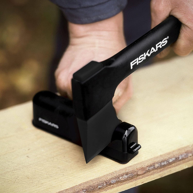 FISKARS SOLID KNIFE AND AXE SHARPENER 1026797 - OFFICIAL DISTRIBUTOR - AUTHORIZED FISKARS DEALER